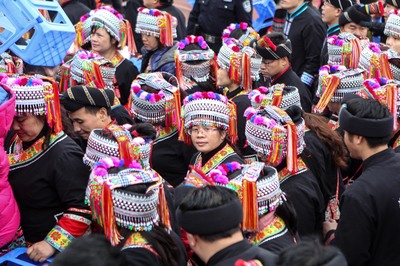 廣西瑤都迎甲子華誕 少數(shù)民族盛裝歡慶